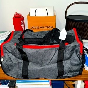 Brand new travel duffel bag. Size S/M.